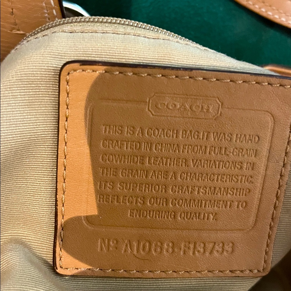 NWOTCoach~All Leather/Large Shoulder Bag/ Satchel/Shopper/ 100% Cowhide Leather - Picture 9 of 11